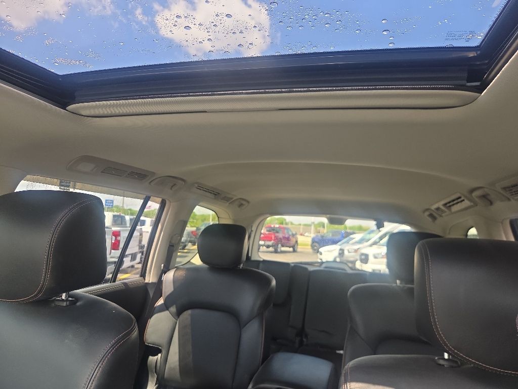 Nissan Armada Vehicle Full-screen Gallery Image 18