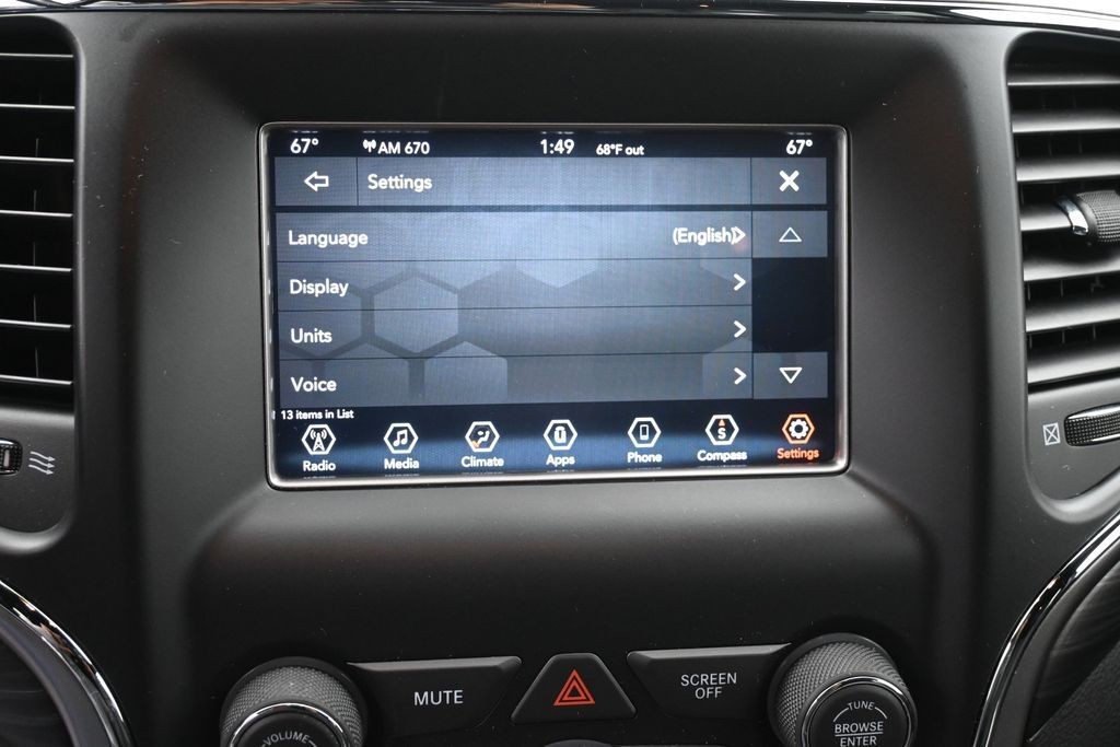 Jeep Grand Cherokee Vehicle Full-screen Gallery Image 11