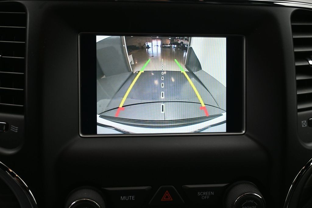 Jeep Grand Cherokee Vehicle Full-screen Gallery Image 12