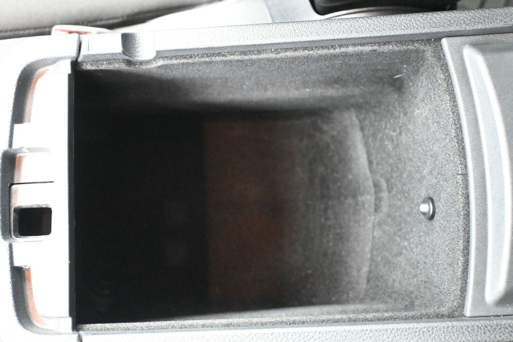 Jeep Grand Cherokee Vehicle Full-screen Gallery Image 15