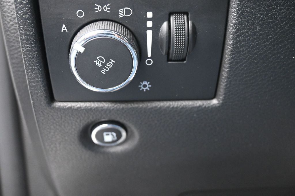 Jeep Grand Cherokee Vehicle Full-screen Gallery Image 17