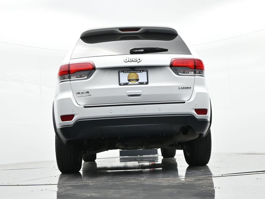 Jeep Grand Cherokee Vehicle Full-screen Gallery Image 24