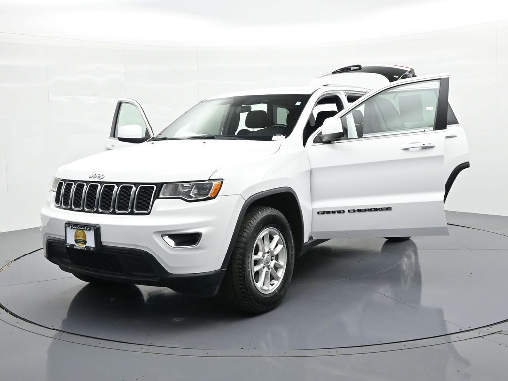 Jeep Grand Cherokee Vehicle Full-screen Gallery Image 29