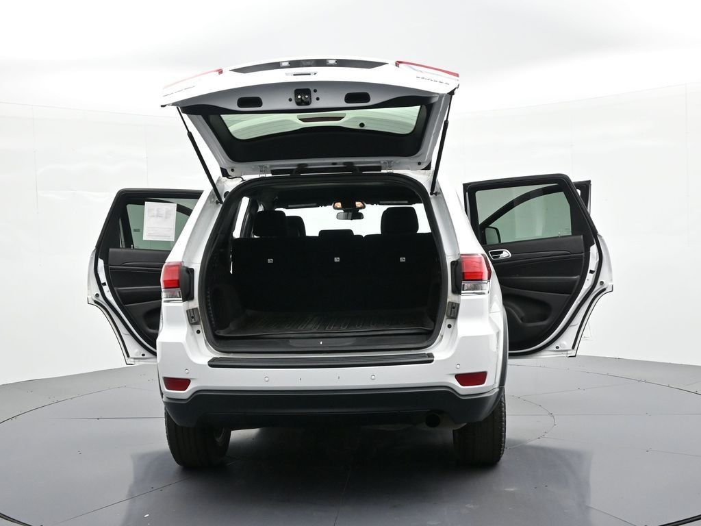Jeep Grand Cherokee Vehicle Full-screen Gallery Image 30