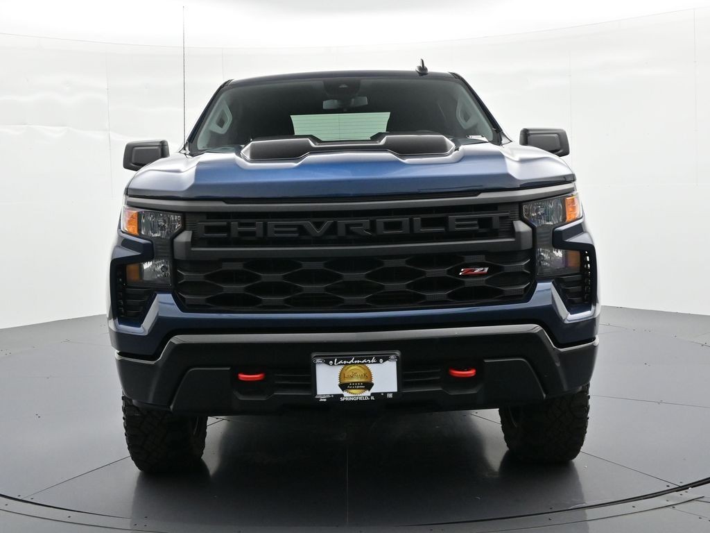 Chevrolet Silverado 1500 Vehicle Full-screen Gallery Image 3