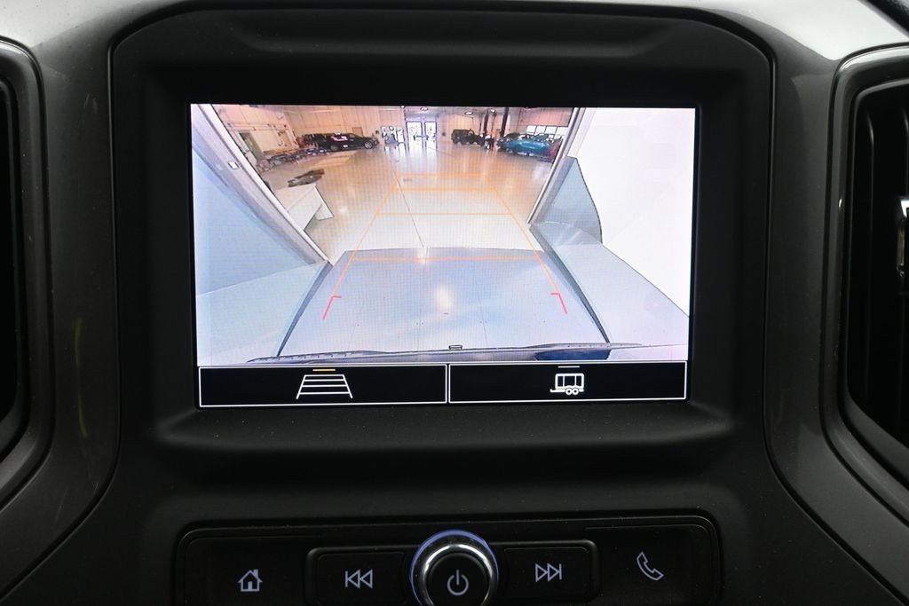 Chevrolet Silverado 1500 Vehicle Full-screen Gallery Image 12