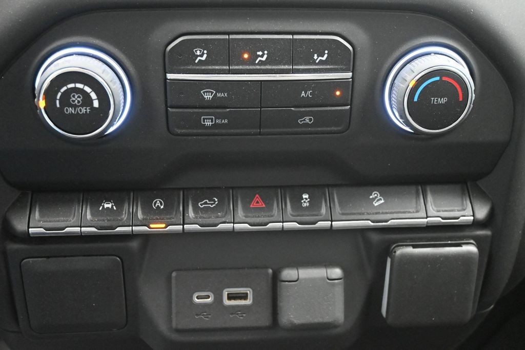 Chevrolet Silverado 1500 Vehicle Full-screen Gallery Image 14