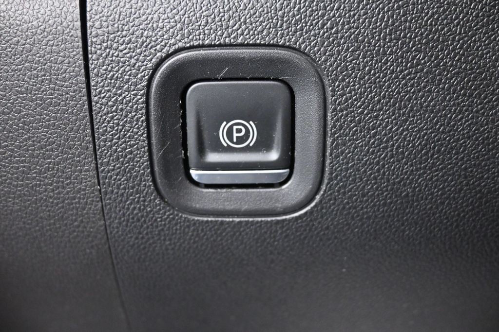 Chevrolet Silverado 1500 Vehicle Full-screen Gallery Image 20