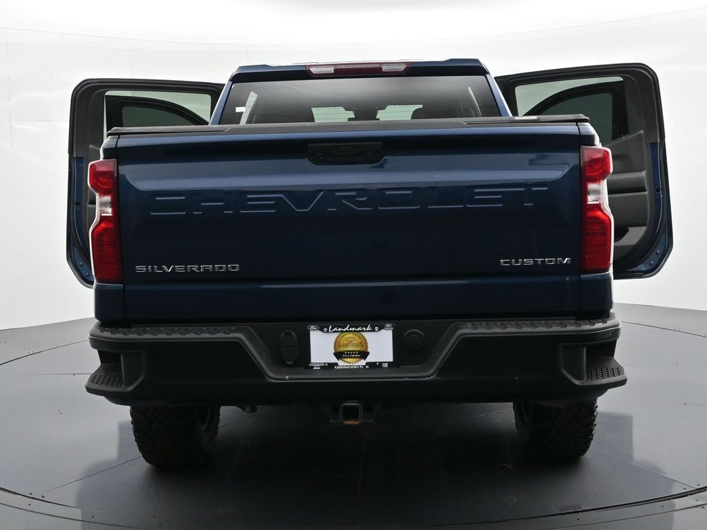 Chevrolet Silverado 1500 Vehicle Full-screen Gallery Image 33