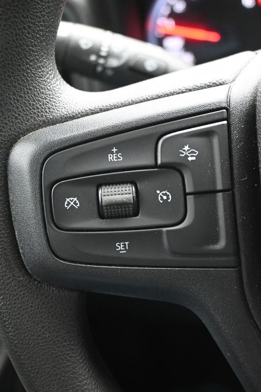 Chevrolet Silverado 1500 Vehicle Full-screen Gallery Image 17