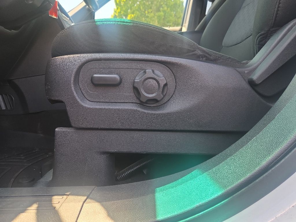 Ford Explorer Vehicle Full-screen Gallery Image 2