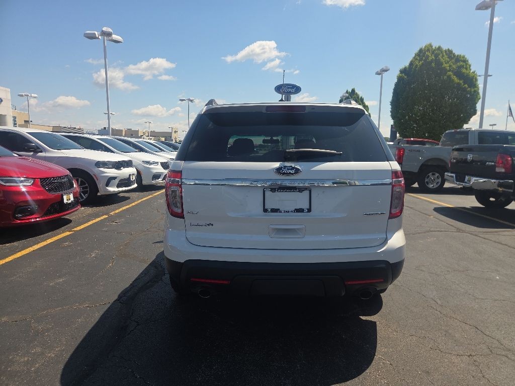 Ford Explorer Vehicle Full-screen Gallery Image 6