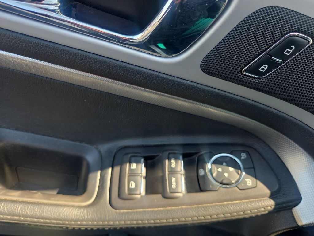 Ford Explorer Vehicle Full-screen Gallery Image 10