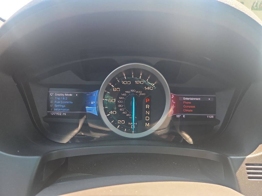 Ford Explorer Vehicle Full-screen Gallery Image 12