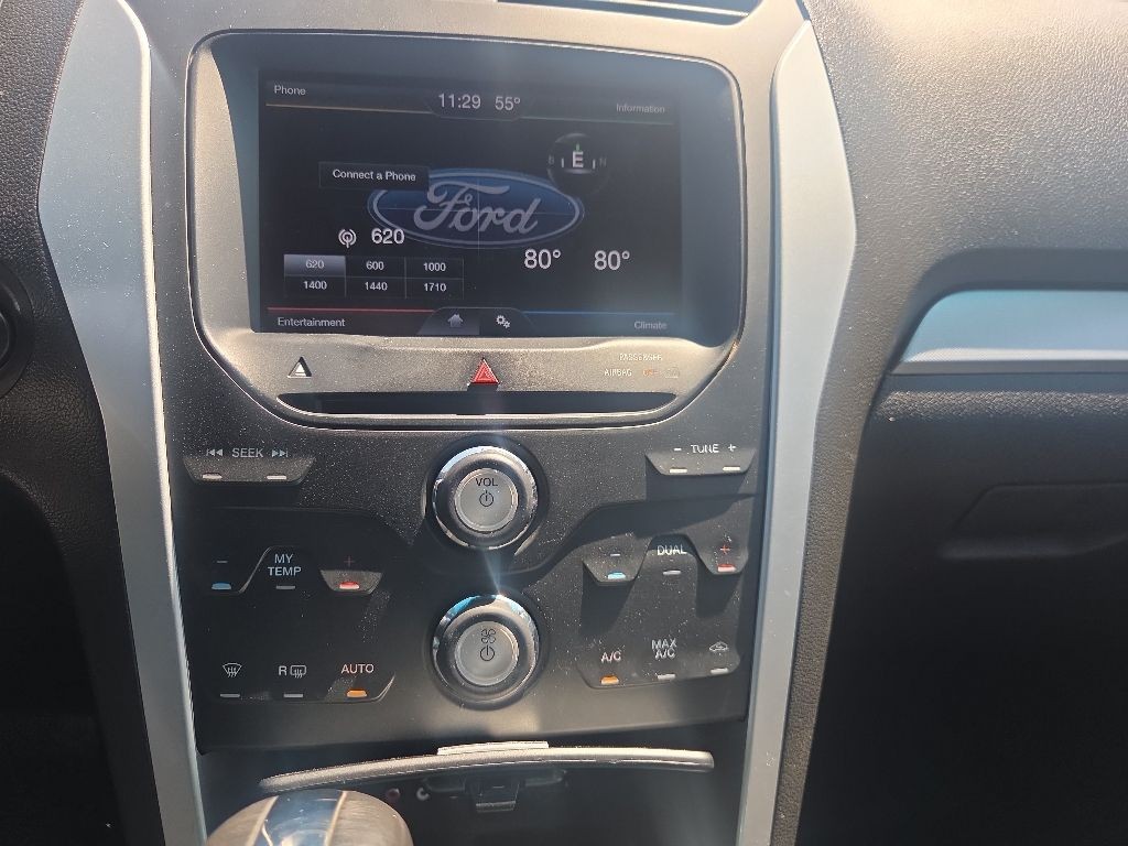 Ford Explorer Vehicle Full-screen Gallery Image 14