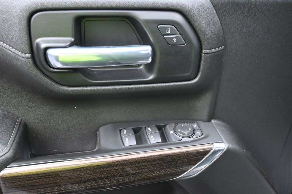 Chevrolet Silverado 1500 Vehicle Full-screen Gallery Image 13