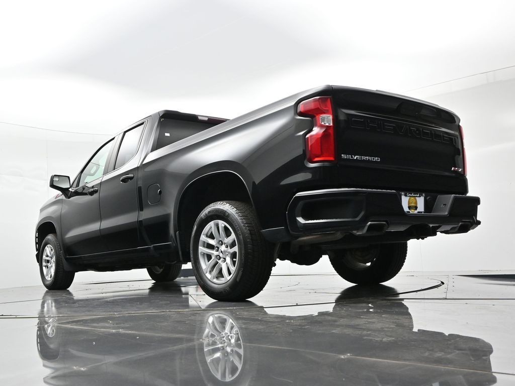Chevrolet Silverado 1500 Vehicle Full-screen Gallery Image 18