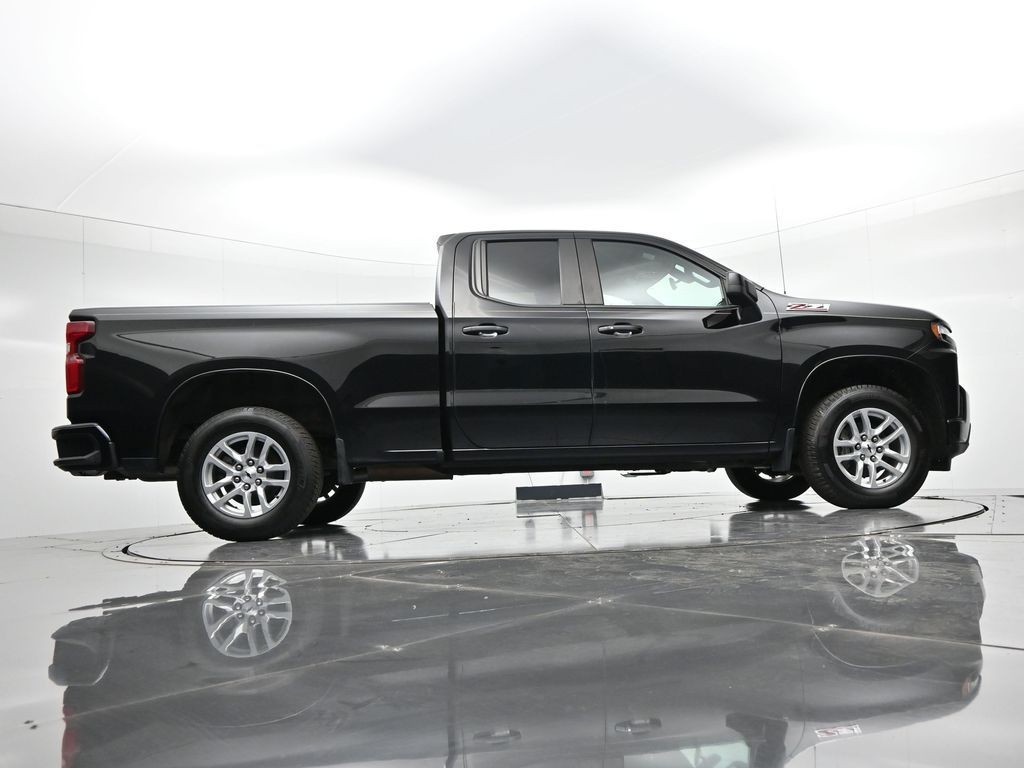 Chevrolet Silverado 1500 Vehicle Full-screen Gallery Image 21