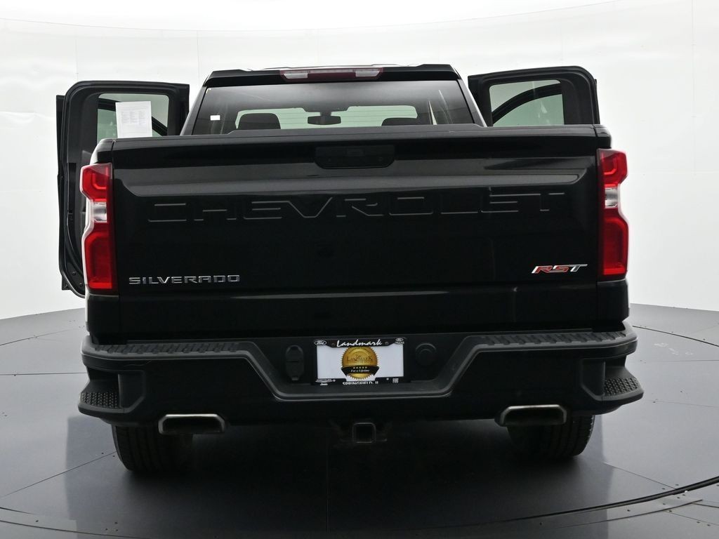 Chevrolet Silverado 1500 Vehicle Full-screen Gallery Image 25