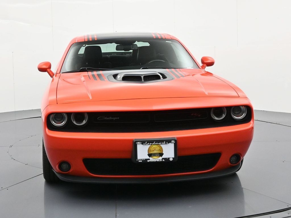 Dodge Challenger Vehicle Full-screen Gallery Image 3