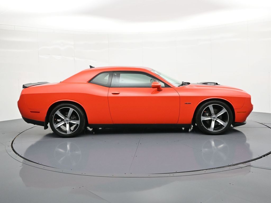 Dodge Challenger Vehicle Full-screen Gallery Image 5