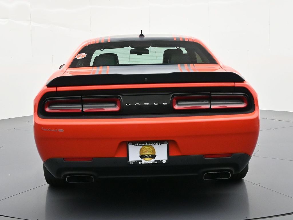 Dodge Challenger Vehicle Full-screen Gallery Image 7