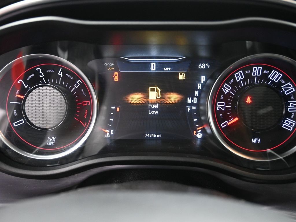 Dodge Challenger Vehicle Full-screen Gallery Image 10