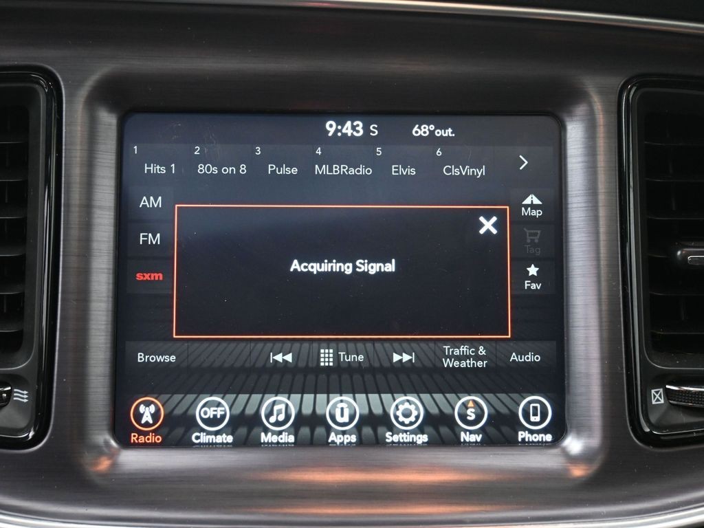 Dodge Challenger Vehicle Full-screen Gallery Image 11
