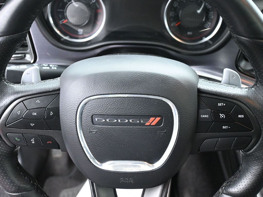 Dodge Challenger Vehicle Full-screen Gallery Image 16