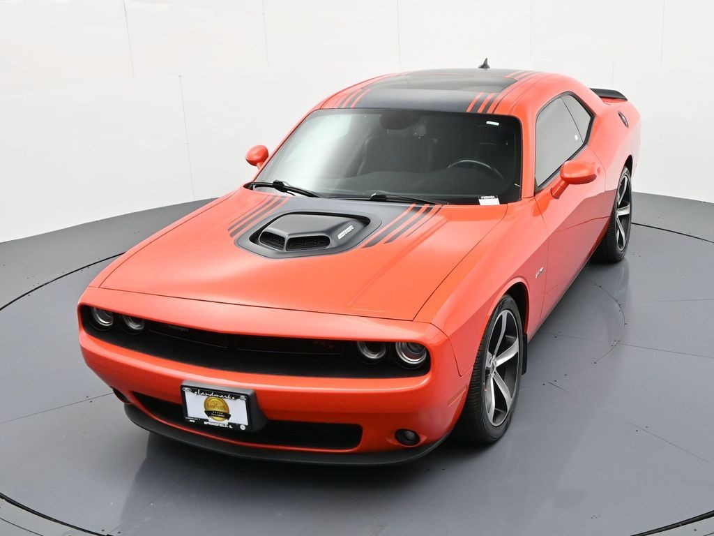 Dodge Challenger Vehicle Full-screen Gallery Image 24