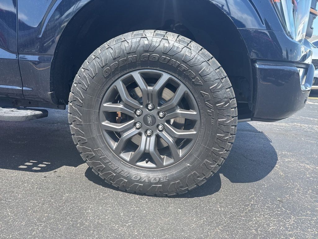 Ford F-150 Vehicle Full-screen Gallery Image 3