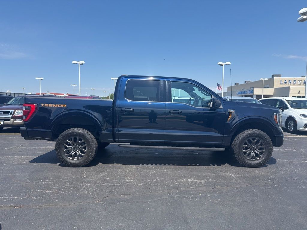 Ford F-150 Vehicle Full-screen Gallery Image 7