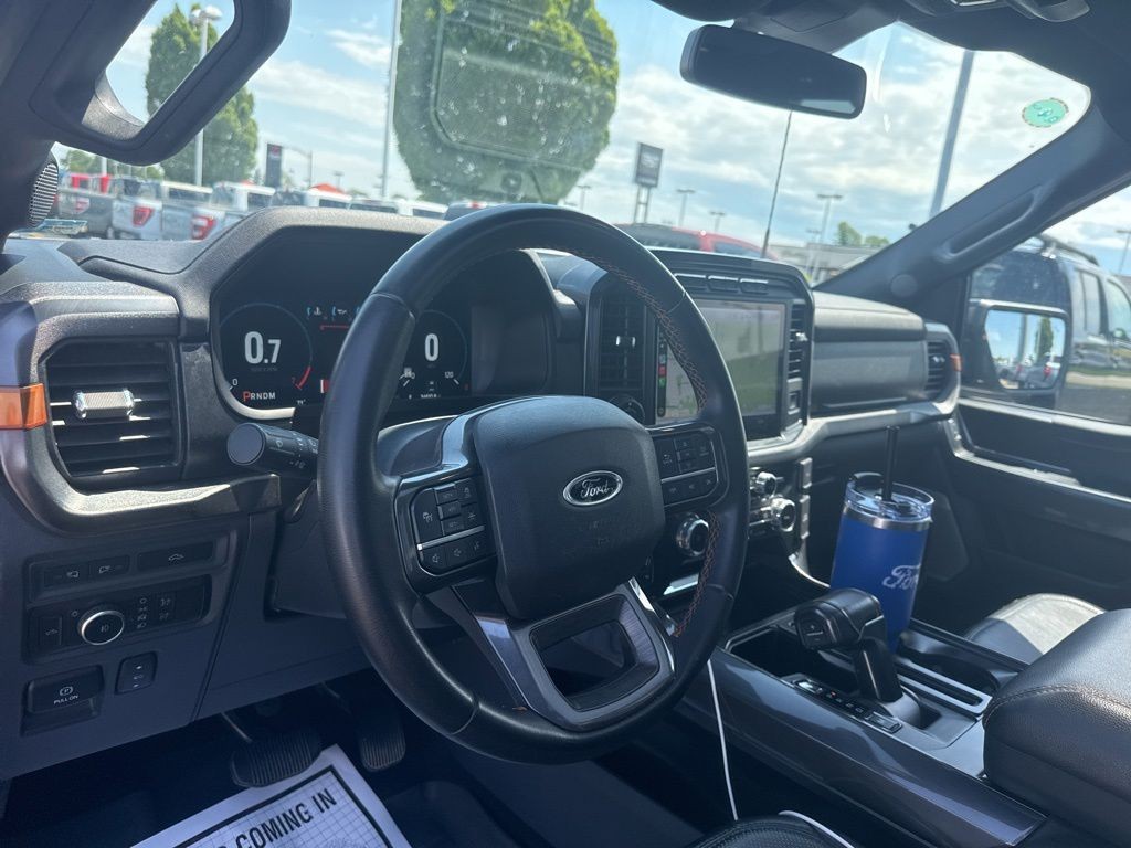 Ford F-150 Vehicle Full-screen Gallery Image 11