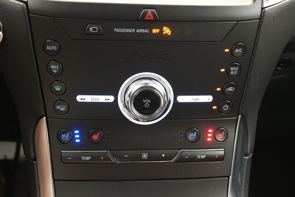 Ford Edge Vehicle Full-screen Gallery Image 13