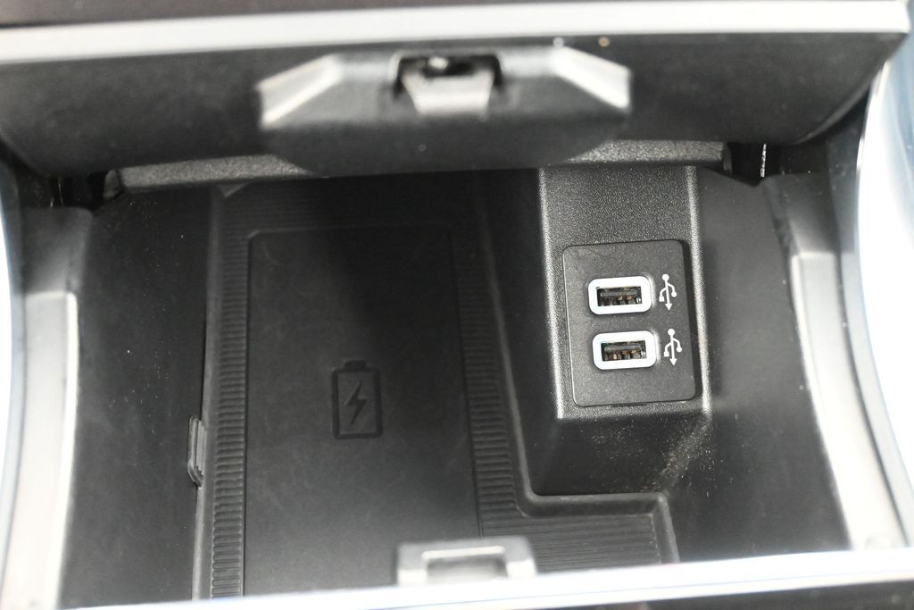 Ford Edge Vehicle Full-screen Gallery Image 14