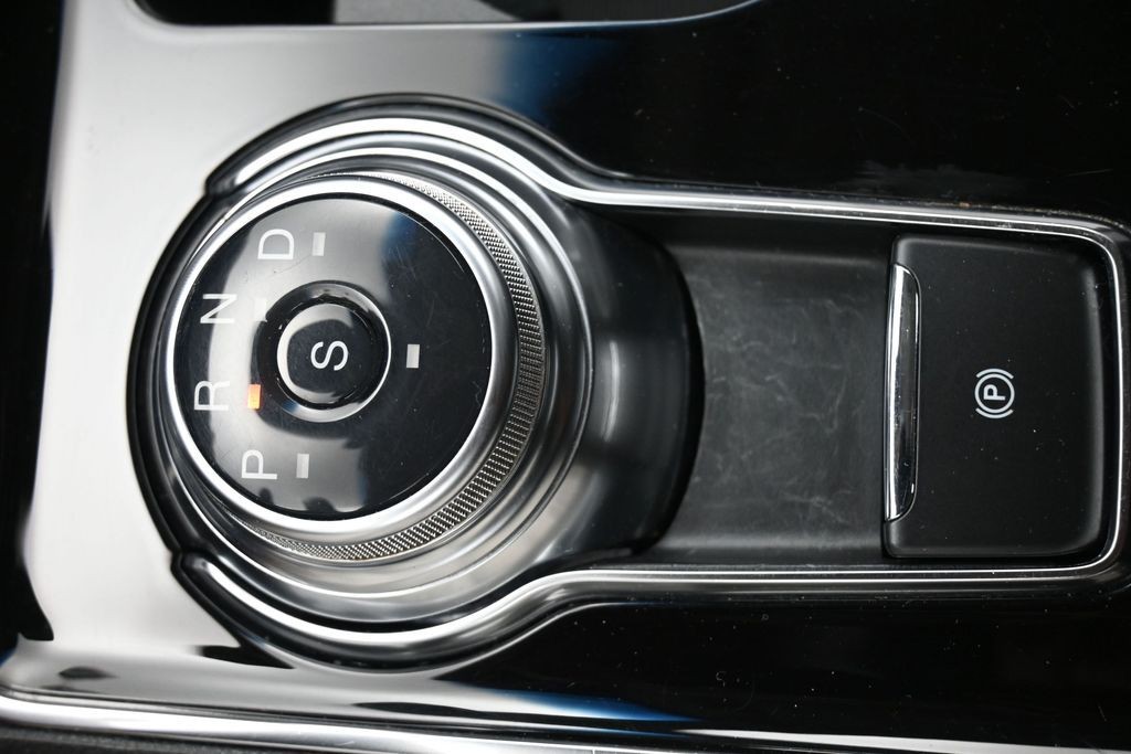 Ford Edge Vehicle Full-screen Gallery Image 15