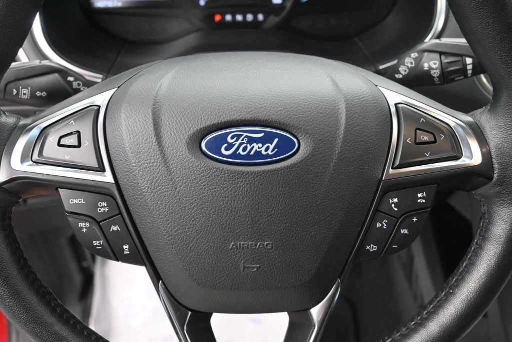 Ford Edge Vehicle Full-screen Gallery Image 18