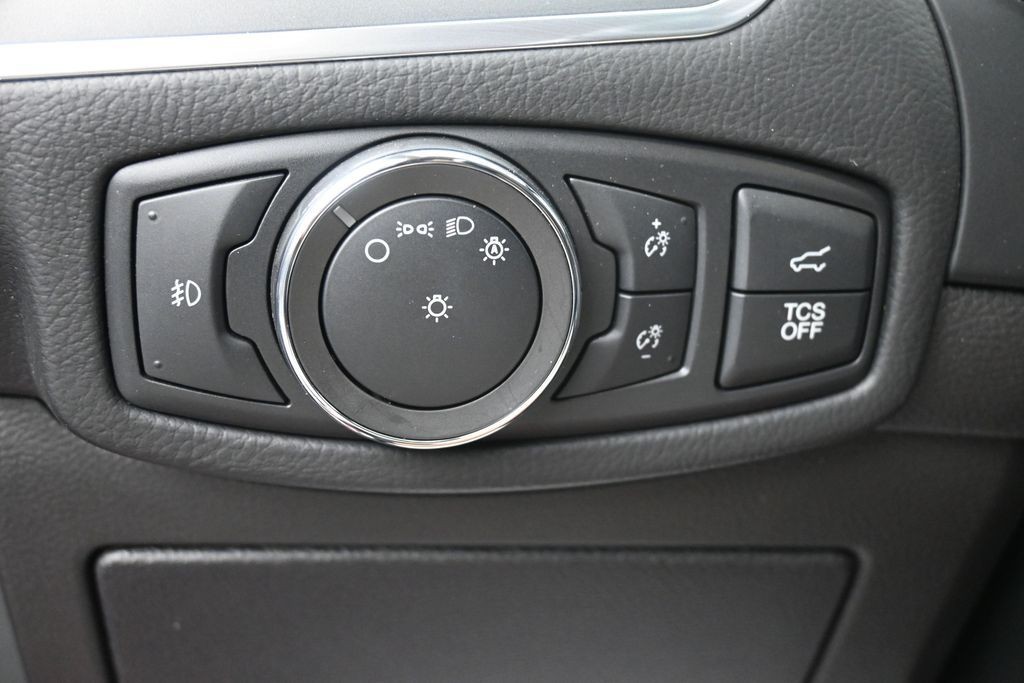Ford Edge Vehicle Full-screen Gallery Image 22