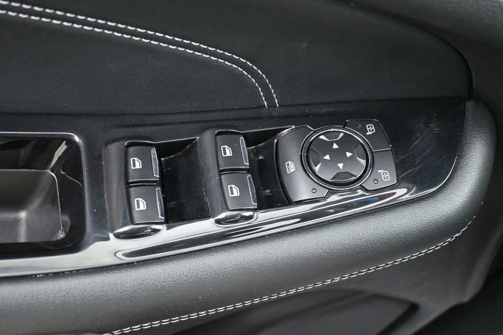 Ford Edge Vehicle Full-screen Gallery Image 23