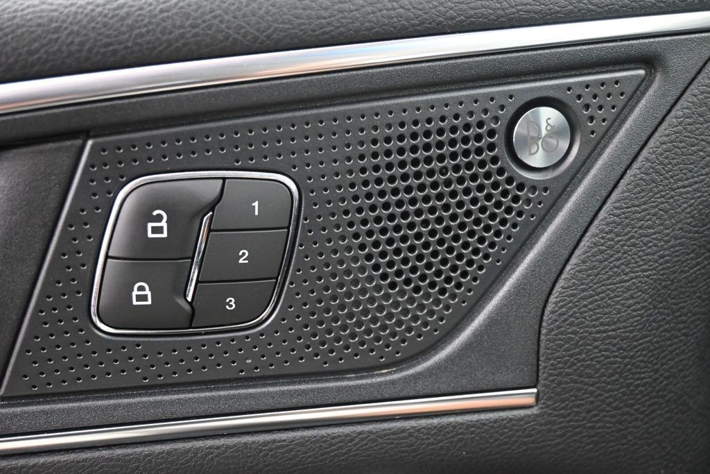 Ford Edge Vehicle Full-screen Gallery Image 24