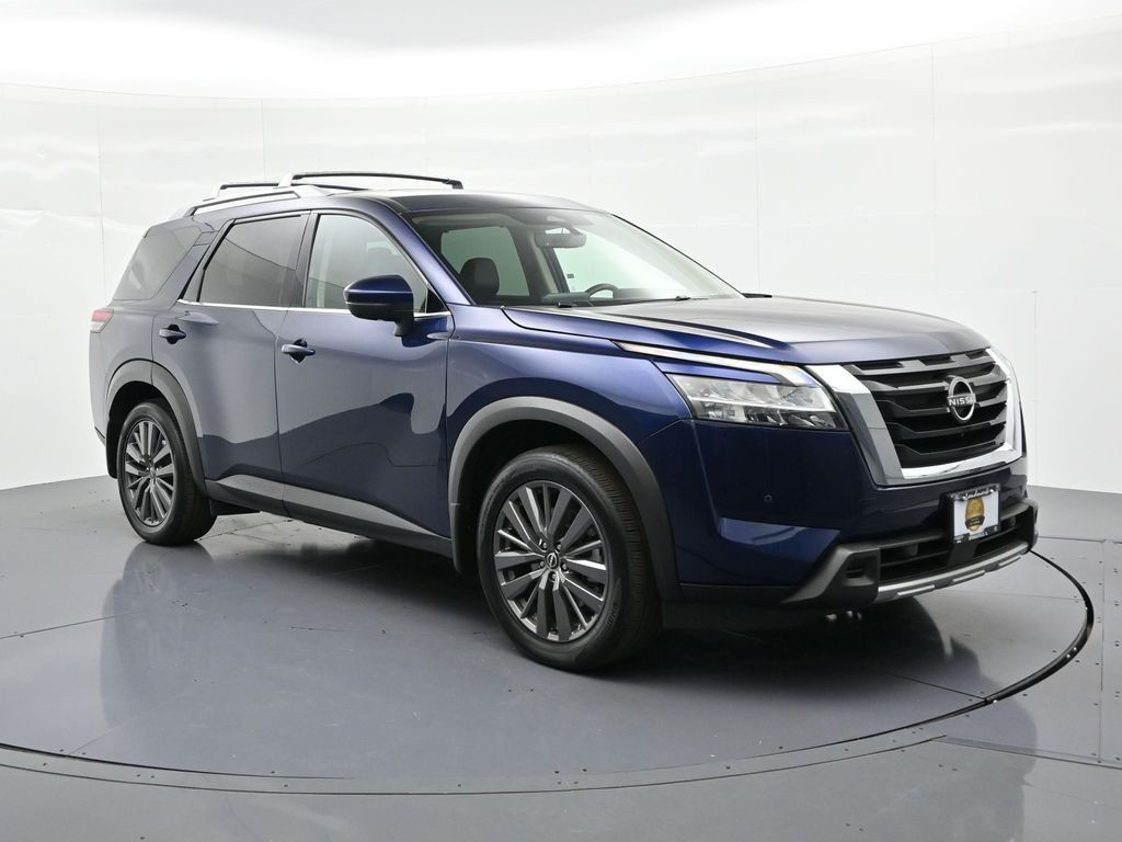 Nissan Pathfinder Vehicle Full-screen Gallery Image 4