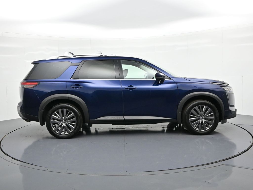 Nissan Pathfinder Vehicle Full-screen Gallery Image 5