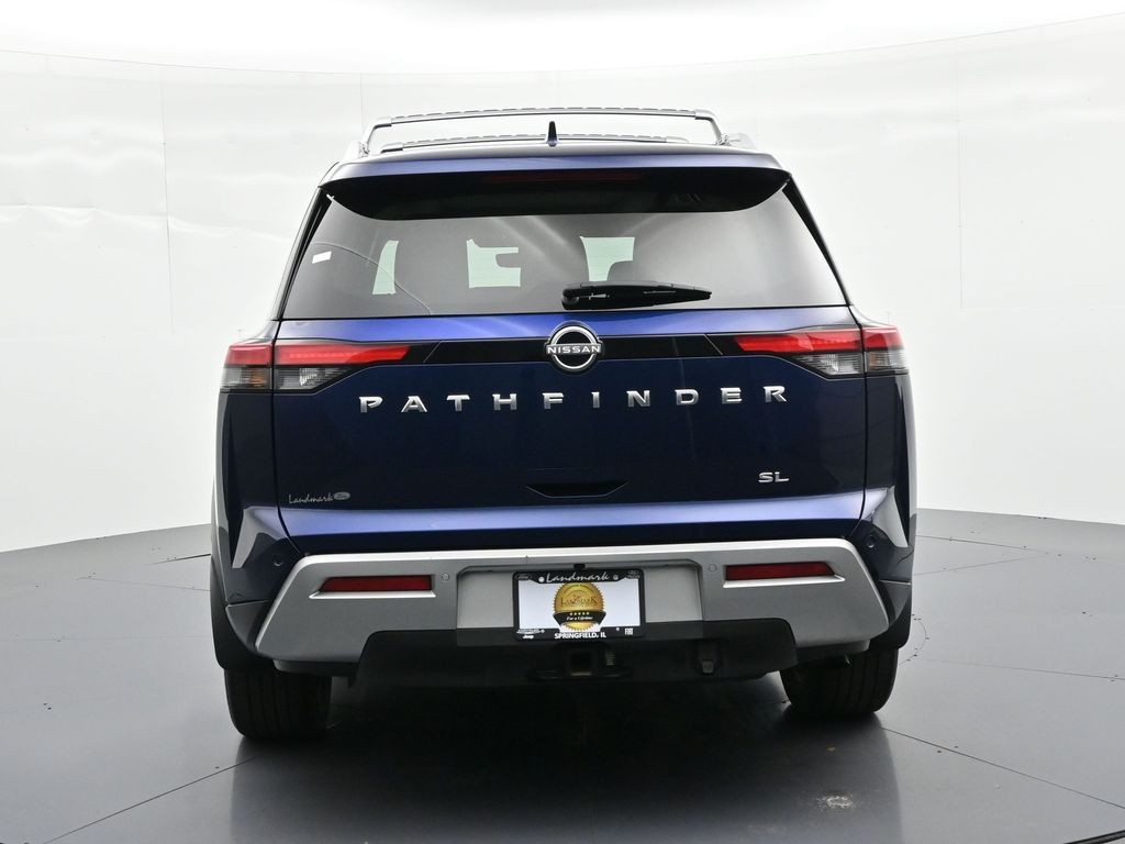 Nissan Pathfinder Vehicle Full-screen Gallery Image 7
