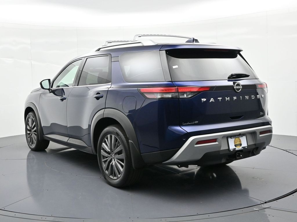 Nissan Pathfinder Vehicle Full-screen Gallery Image 8