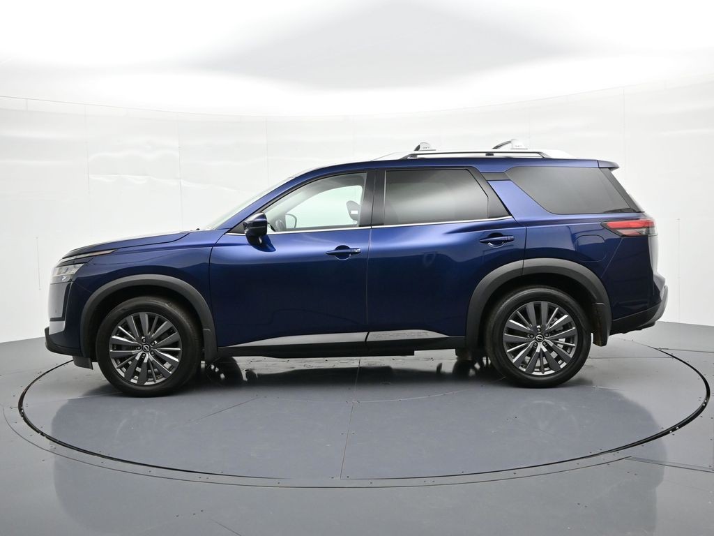 Nissan Pathfinder Vehicle Full-screen Gallery Image 9