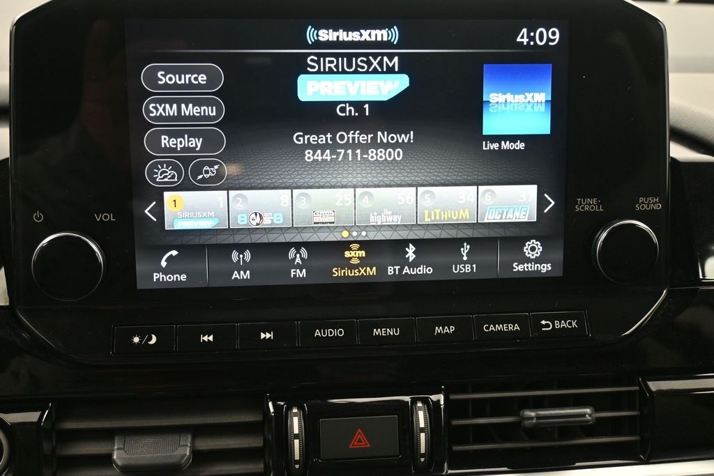 Nissan Pathfinder Vehicle Full-screen Gallery Image 11