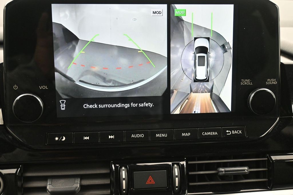 Nissan Pathfinder Vehicle Full-screen Gallery Image 13