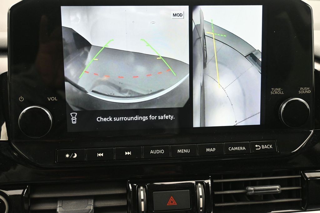 Nissan Pathfinder Vehicle Full-screen Gallery Image 14