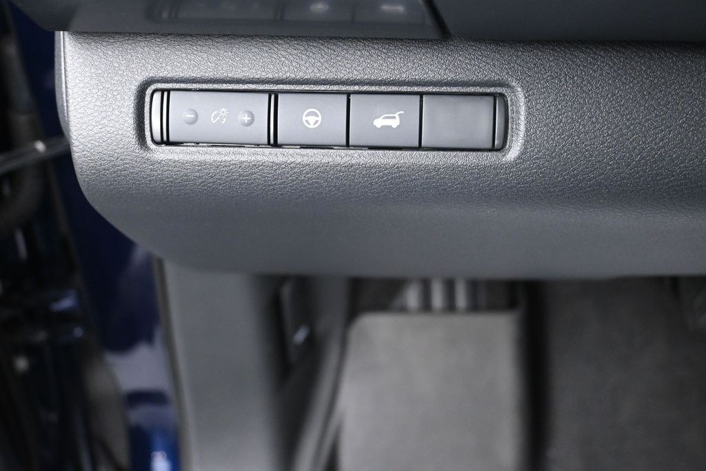 Nissan Pathfinder Vehicle Full-screen Gallery Image 21
