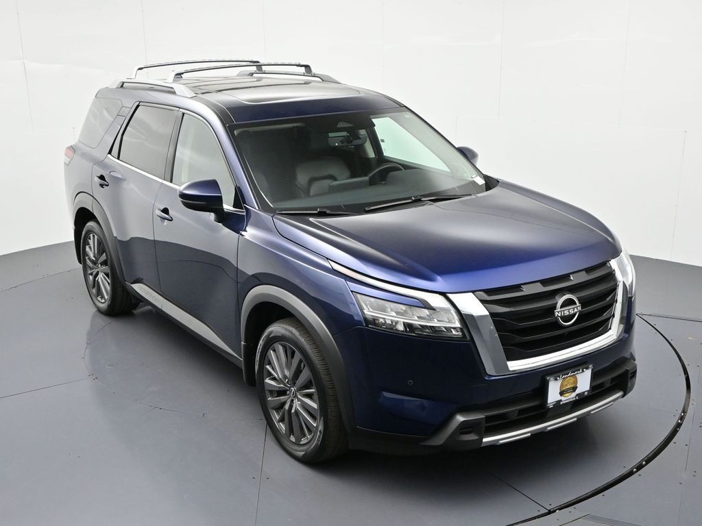 Nissan Pathfinder Vehicle Full-screen Gallery Image 23